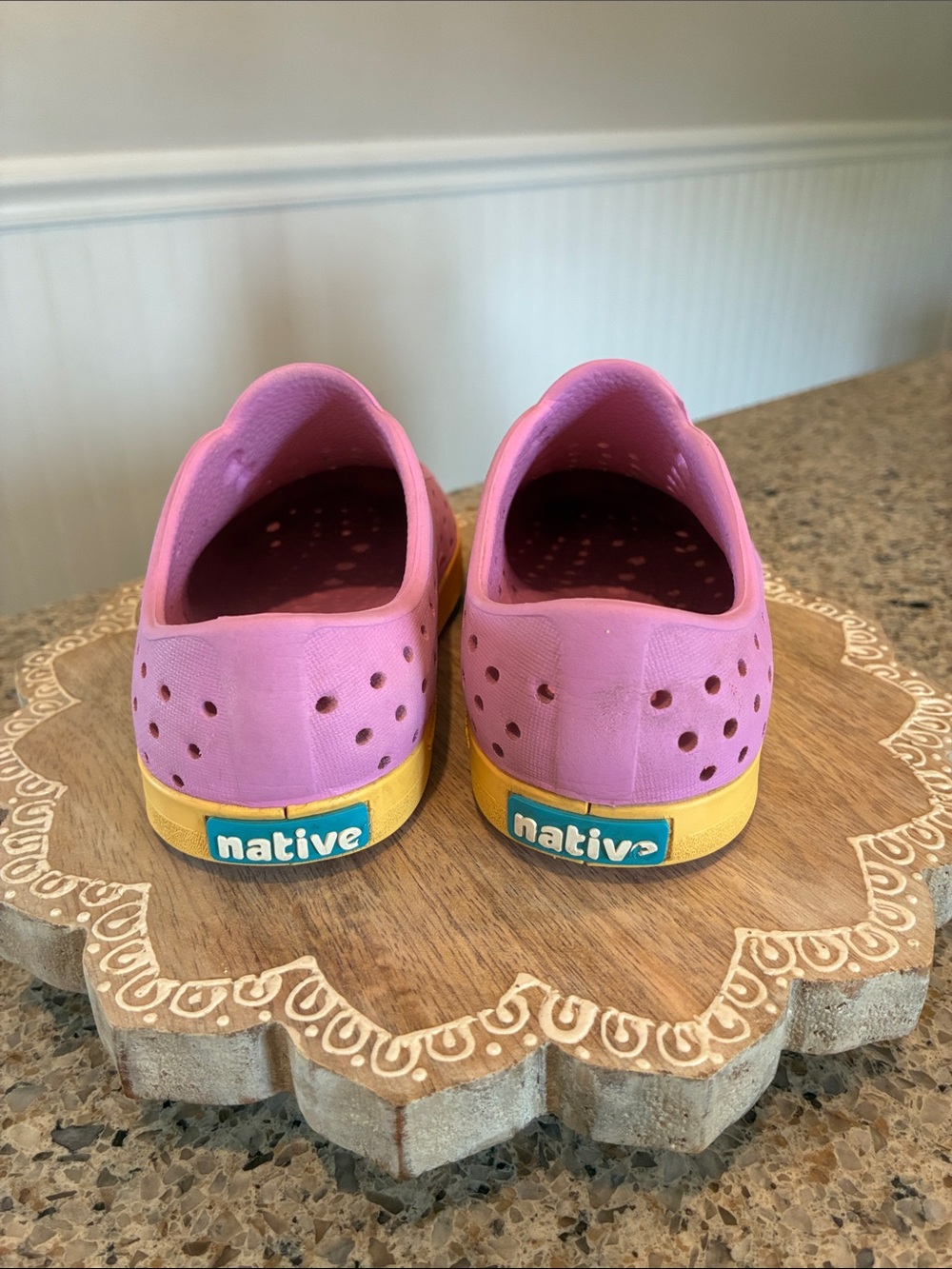C8 Native Kid’s Jefferson Sugarlite Slip-On Chillberry Pink/Pineapple Yellow - Picture 3 of 8